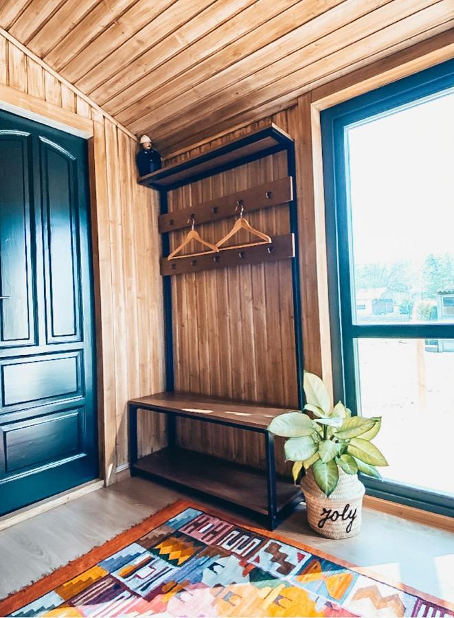 Отель Joly Tiny House Оверейсе Экстерьер фото